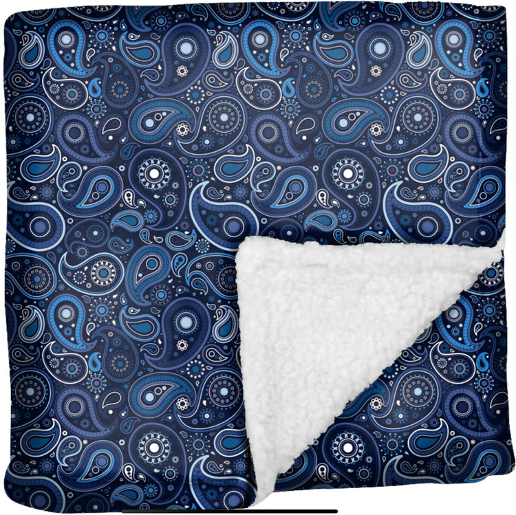 Blue Paisley Fluffy Blanket: Stylish and Comfortable Blanket for Dogs - Essential Dog Accessories for Cozy Relaxation